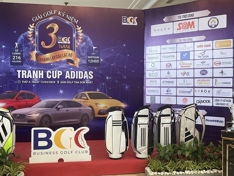 SAM CHANNEL LÀ NTT VÀNG CỦA GIẢI GOLF TRANH CÚP ADIDAS